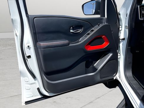 Certified 2025 Nissan Frontier PRO-4X AWD/4WD image 17