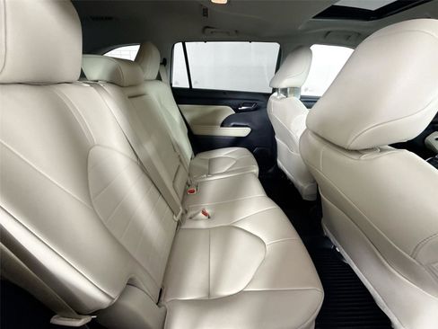 Certified 2024 Toyota Highlander XLE FWD image 45