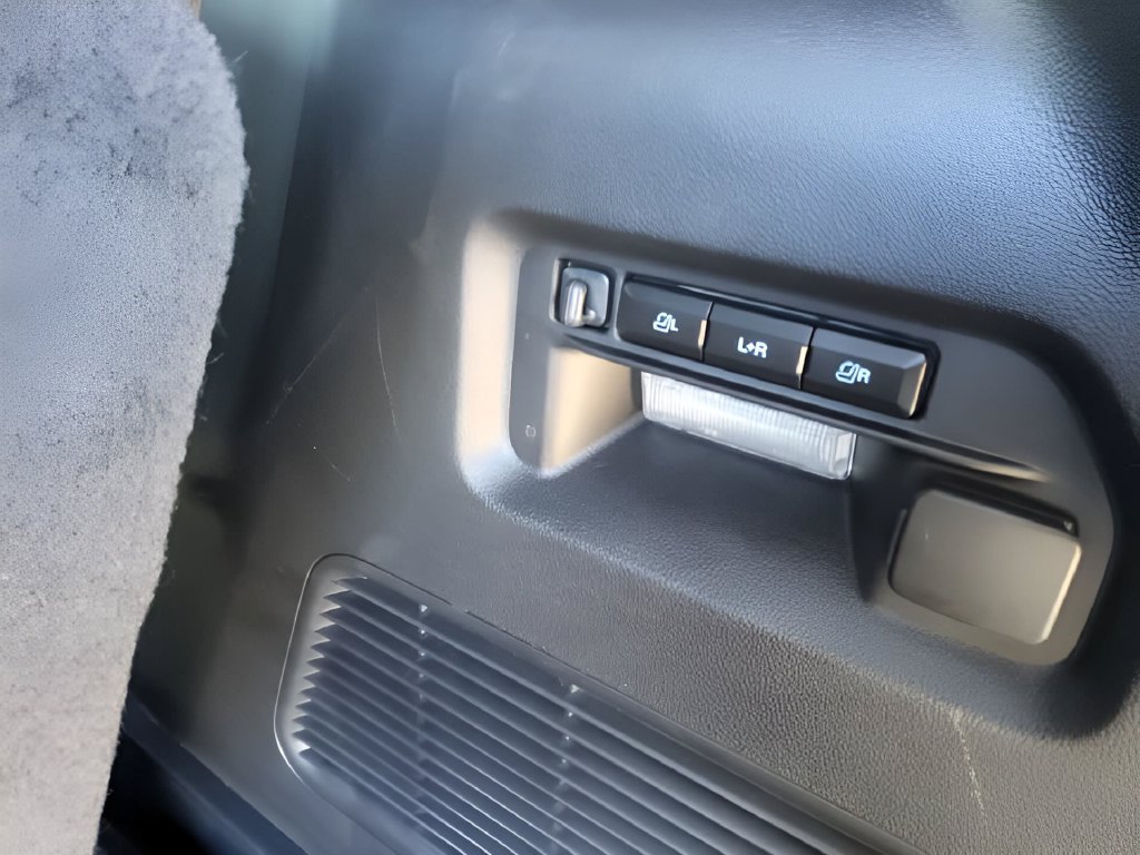 Used 2025 Ford Explorer ST w/ Sun And Sound Package AWD/4WD image 33