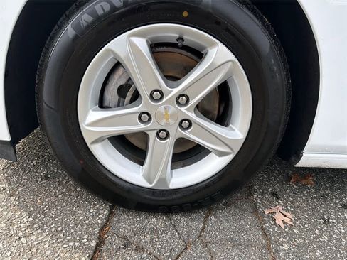 Used 2023 Chevrolet Malibu LT image 9