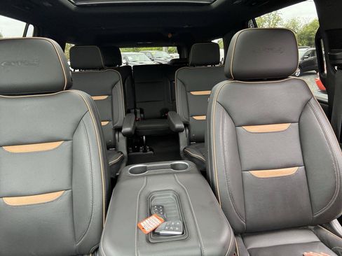 Used 2021 GMC Yukon XL AT4 w/ Technology Package AWD/4WD image 19