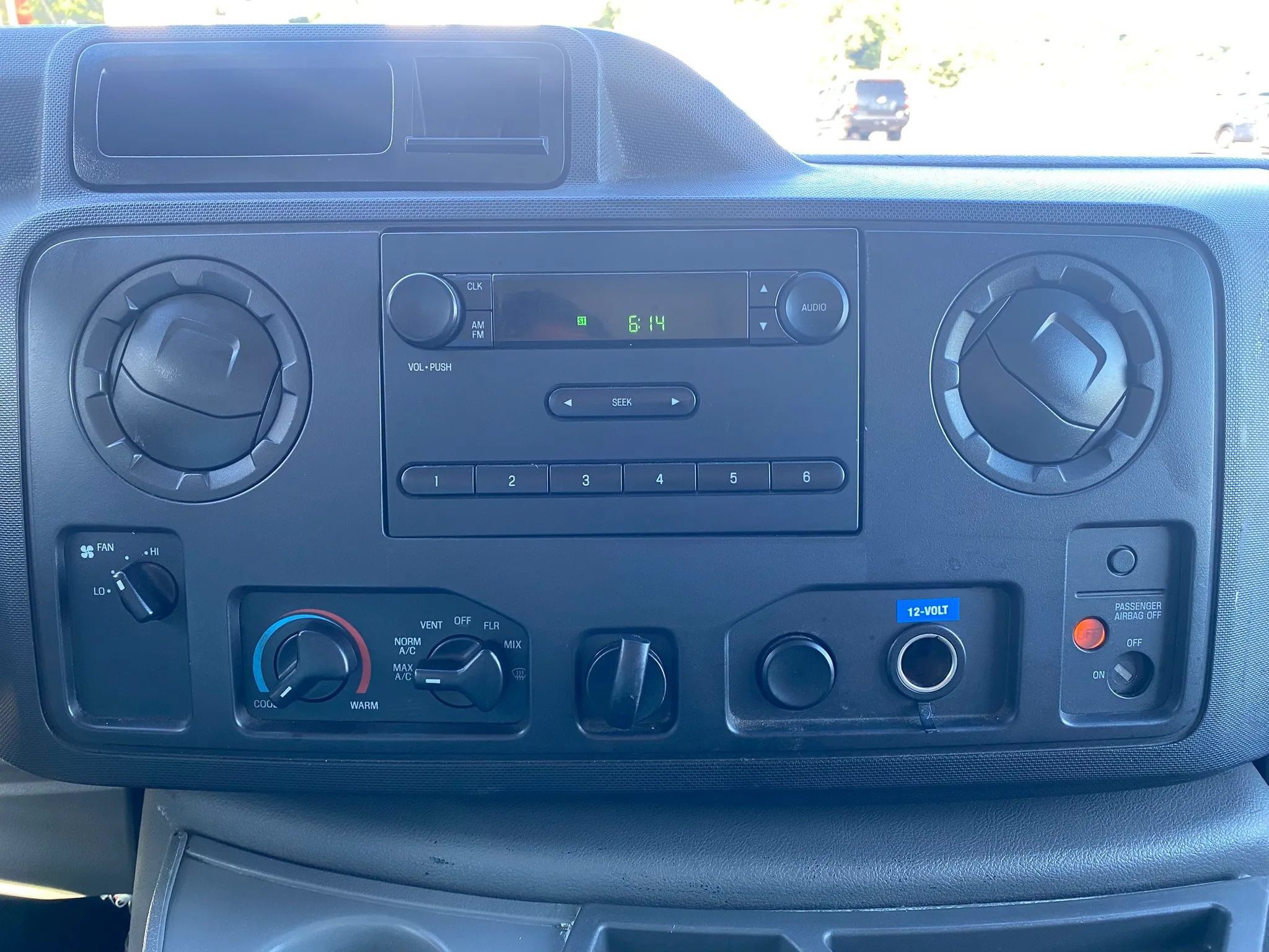 Used 2011 Ford E-450 and Econoline 450 Super Duty RWD image 13