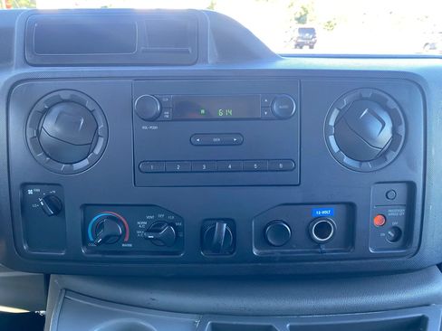 Used 2011 Ford E-450 and Econoline 450 Super Duty RWD image 13