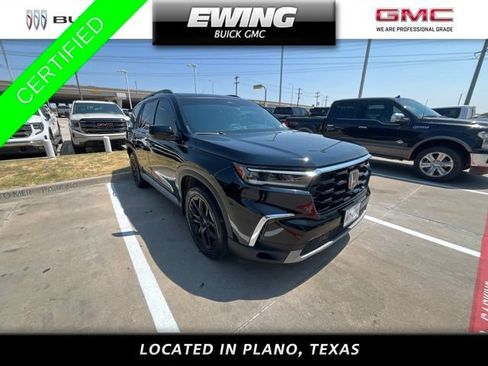 Used 2025 Honda Pilot Touring image 1
