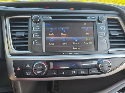 Used 2017 Toyota Highlander Plus AWD/4WD image 21