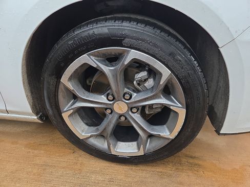 Used 2024 Chevrolet Malibu LT image 3