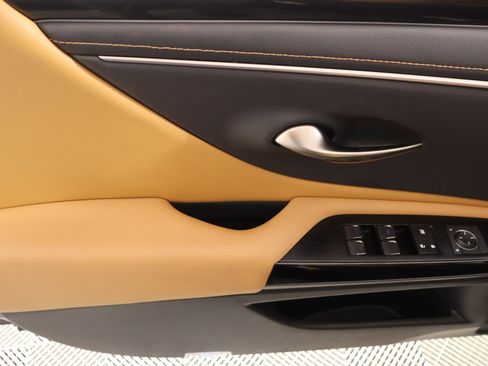 Used 2024 Lexus ES 350 w/ Accessory Package (Z2) image 15