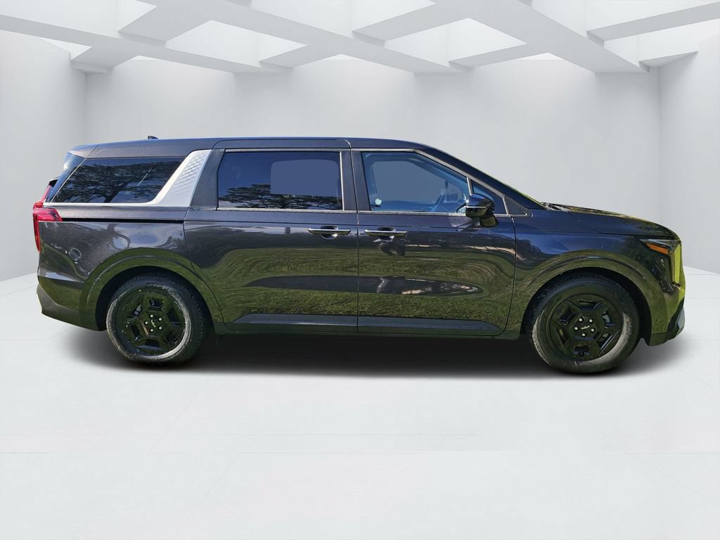 Used 2025 Kia Carnival FWD image 2