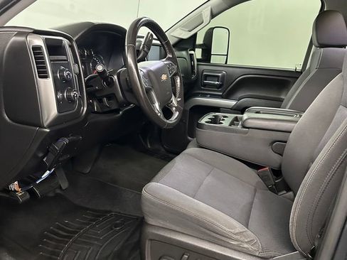 Used 2018 Chevrolet Silverado 1500 LT w/ All Star Edition image 10
