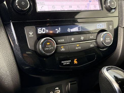 Used 2019 Nissan Rogue SV w/ Sun & Sound Touring Package AWD/4WD image 10