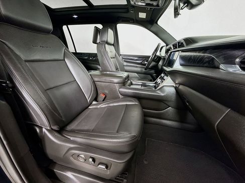 Used 2021 GMC Yukon XL Denali w/ Denali Premium Package image 36
