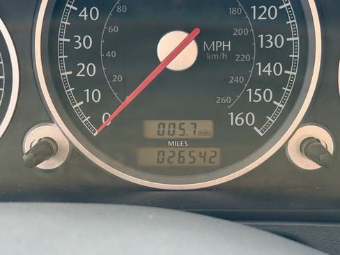 Used 2005 Chrysler Crossfire Limited RWD image 7