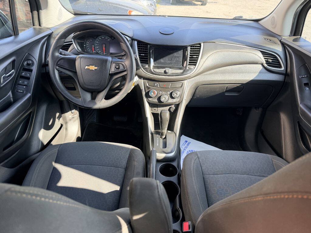 Used 2020 Chevrolet Trax LS FWD image 7