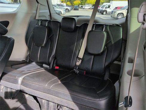 Certified 2021 Chrysler Voyager Lxi image 12