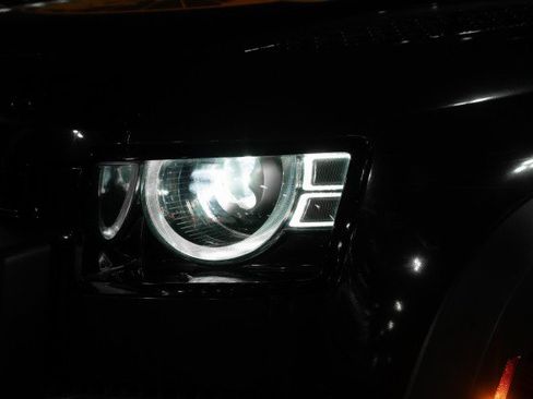 Used 2023 Land Rover Defender 110 S image 8