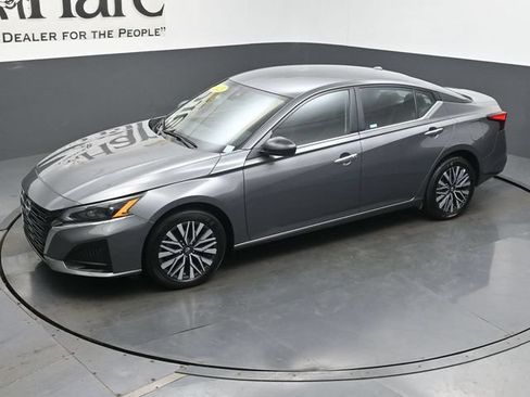 Used 2025 Nissan Altima 2.5 SV AWD/4WD image 59