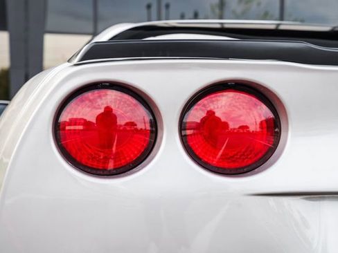 Used 2005 Chevrolet Corvette Coupe w/ Preferred Equipment Group image 58