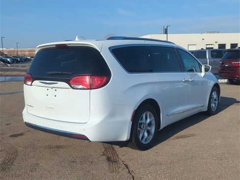 Used 2020 Chrysler Pacifica Touring-L Plus w/ Tire & Wheel Group image 3