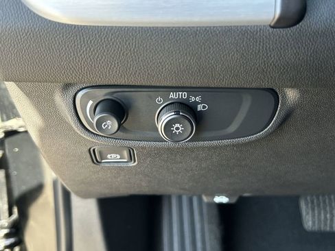 Used 2024 GMC Terrain SLE w/ Driver Convenience Package FWD image 18