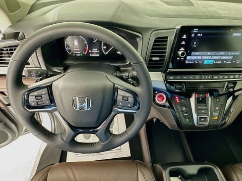 Used 2026 Honda Odyssey Touring image 14