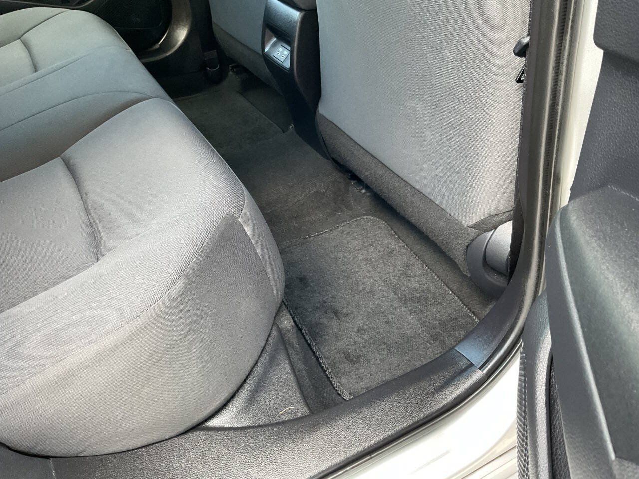 Used 2025 Toyota Corolla LE FWD image 40