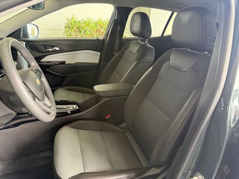 Used 2025 Chevrolet Trax LT FWD image 62