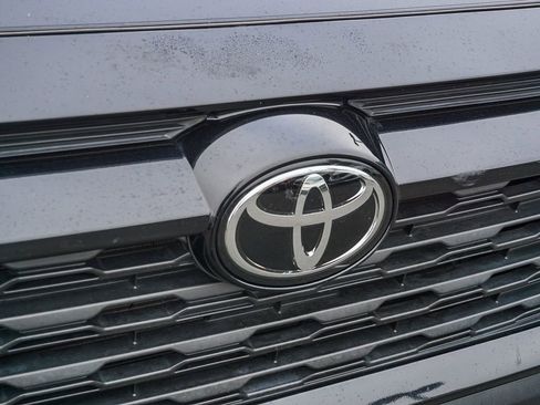 Used 2023 Toyota RAV4 XLE Premium image 11