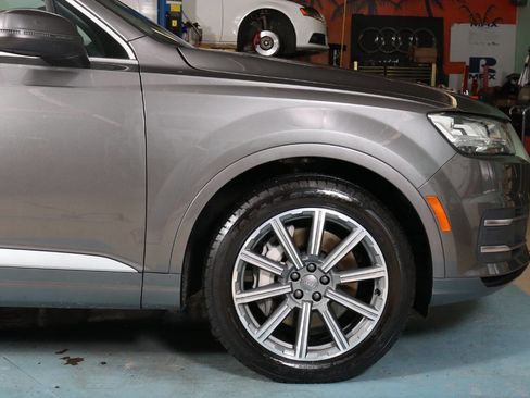 Used 2018 Audi Q7 3.0T Prestige w/ Prestige Package image 12