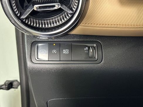Used 2025 Chevrolet Equinox ACTIV w/ Safety and Technology Package FWD image 19