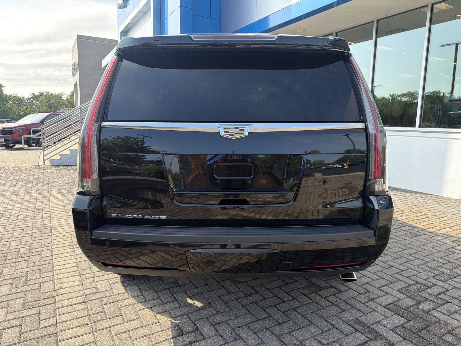 Used 2020 Cadillac Escalade Premium Luxury AWD/4WD image 4
