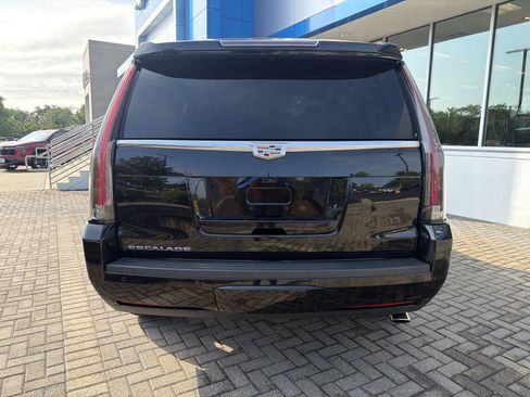 Used 2020 Cadillac Escalade Premium Luxury AWD/4WD image 4