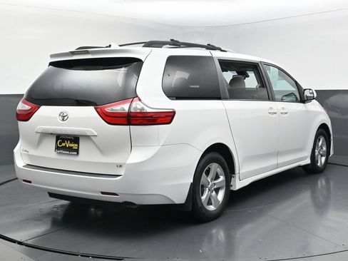 Used 2019 Toyota Sienna LE image 5