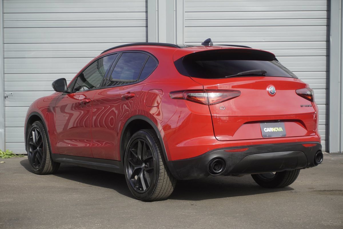 Used 2019 Alfa Romeo Stelvio Ti Sport w/ Quick Order Package 22S Sport AWD/4WD image 3