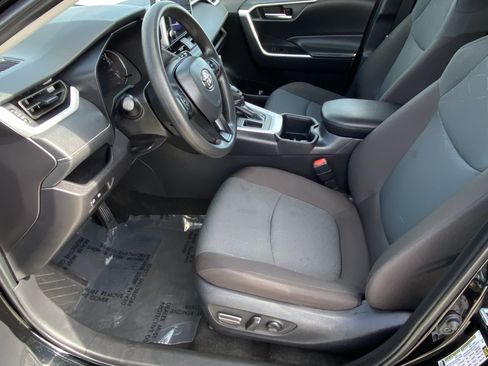 Certified 2025 Toyota RAV4 XLE FWD image 26