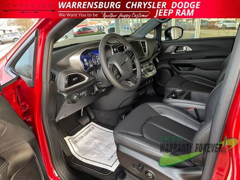 New 2026 Chrysler Pacifica Select w/ S Appearance Package image 23