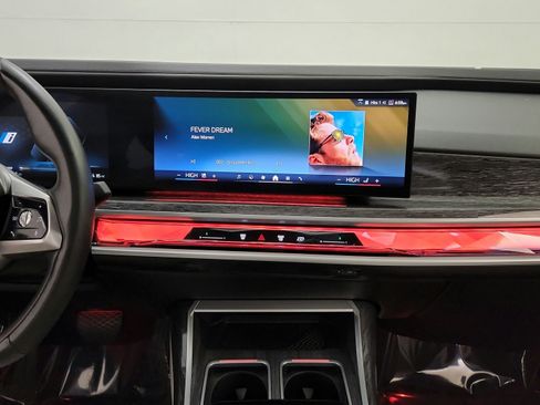 Used 2023 BMW i7 xDrive60 w/ Executive Package 2 AWD/4WD image 25