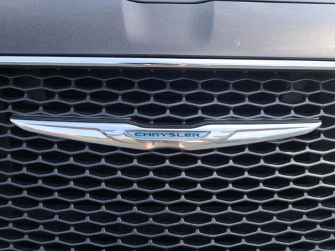 Used 2015 Chrysler 300 C w/ Light Group image 23