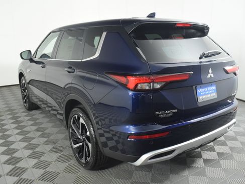 Used 2025 Mitsubishi Outlander SE image 8