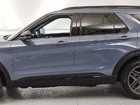 Certified 2025 Ford Explorer ST RWD image 5