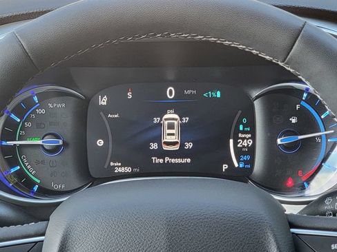 Used 2023 Chrysler Pacifica Touring-L FWD image 36
