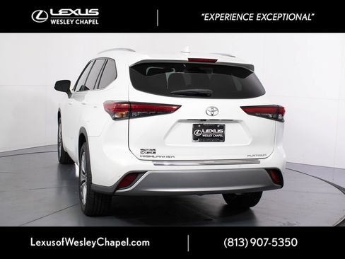 Used 2020 Toyota Highlander Platinum FWD image 3