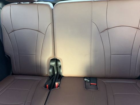 Used 2021 Buick Enclave Avenir w/ Avenir Technology Package image 32