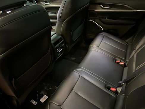 New 2026 Jeep Grand Cherokee Limited AWD/4WD image 11