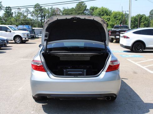 Used 2017 Toyota Camry SE FWD image 9