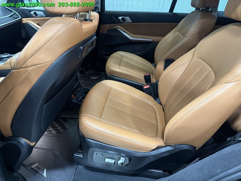 Used 2022 BMW X7 xDrive40i w/ Parking Assistance Package AWD/4WD image 9
