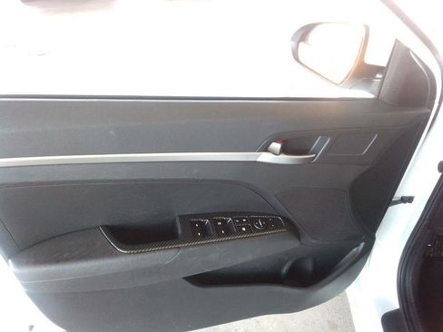 Used 2019 Hyundai Elantra SE w/ Cargo Package image 18