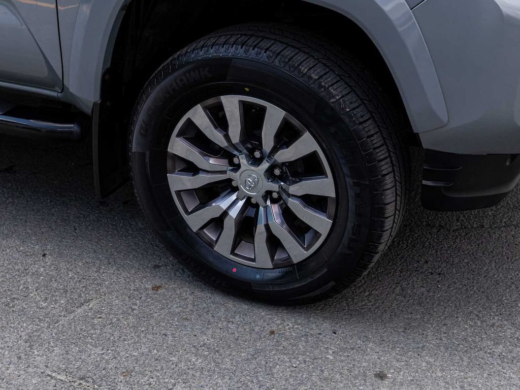 Used 2020 Toyota Tacoma Limited AWD/4WD image 9