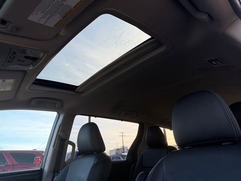 Used 2017 Toyota Sienna SE Premium image 21