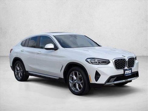 Used 2025 BMW X4 xDrive30i image 3