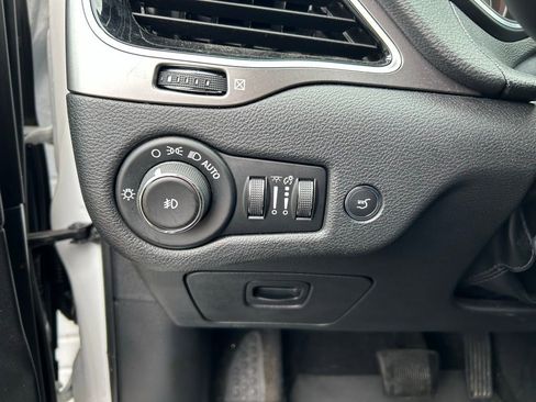 Used 2019 Jeep Cherokee Limited AWD/4WD image 25